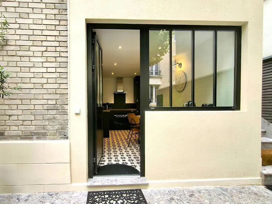Montmartre En Rez-De-Jardin Daire Paris