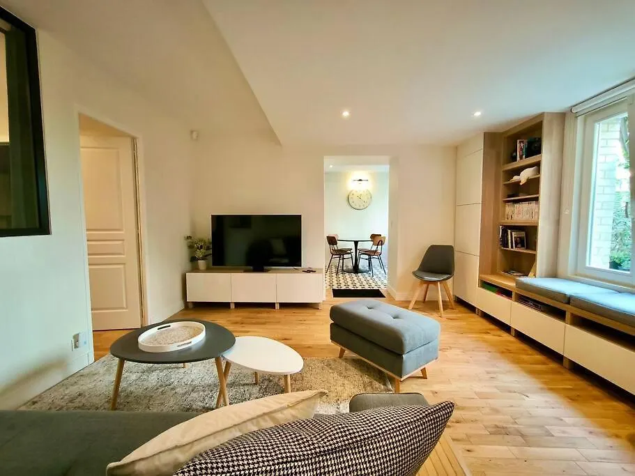Montmartre En Rez-De-Jardin Daire Paris