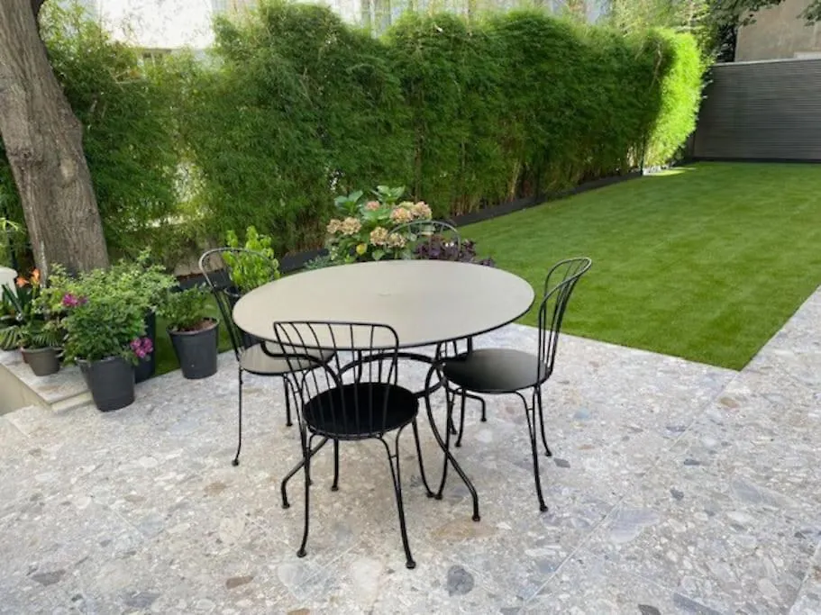 アパート パリMontmartre En Rez-De-Jardinアパートメント