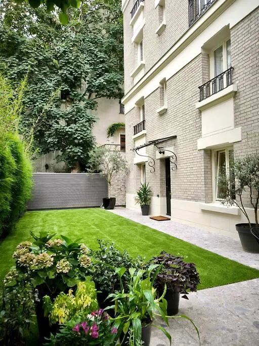 パリMontmartre En Rez-De-Jardinアパートメント